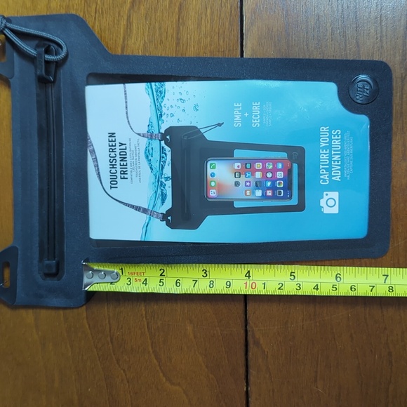 Nite Ize Waterproof Phone Pouch - Picture 10 of 13